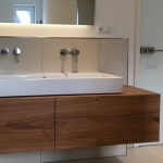 Moderner schwebender Holz Waschtisch Bad