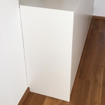 Weißes Sideboard mit Türen und Schubladen